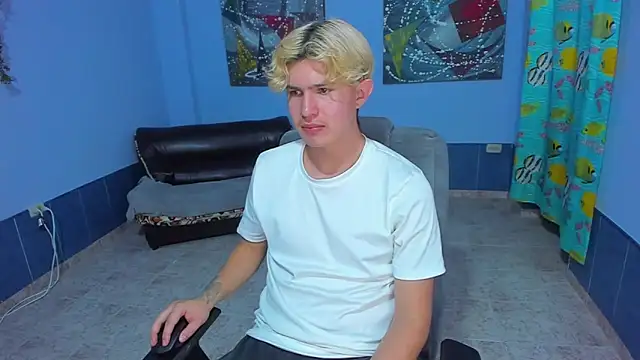 Snapshot of patrik_027 chatting on 17, 11, 2025 patrik 027 online show from 17, 11, 2025