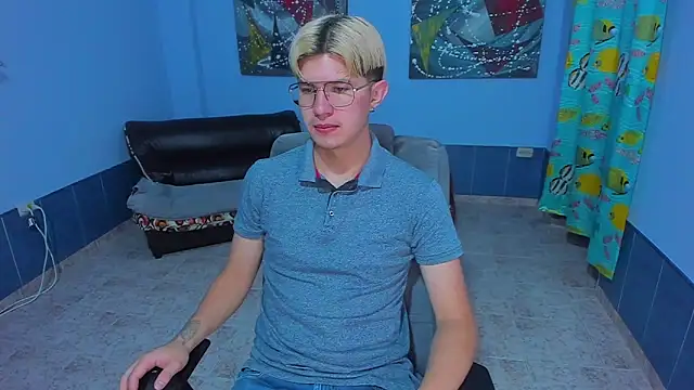 Snapshot of patrik_027 chatting on 28, 11, 2025 patrik 027 online show from 28, 11, 2025