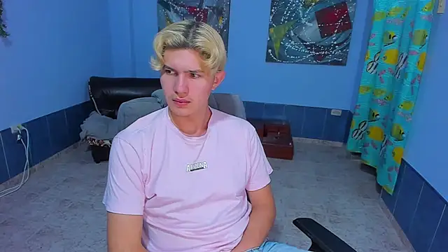 Snapshot of patrik_027 chatting on 16, 11, 2025 patrik 027 online show from 16, 11, 2025