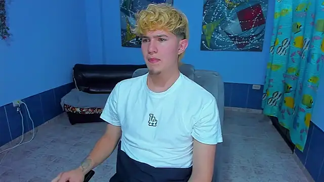 Snapshot of patrik_027 chatting on 8, 9, 2025 patrik 027 online show from 8, 9, 2025