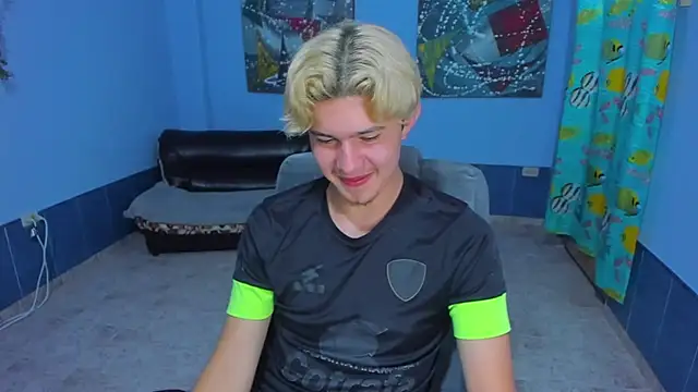 Snapshot of patrik_027 chatting on 3, 11, 2025 patrik 027 online show from 3, 11, 2025