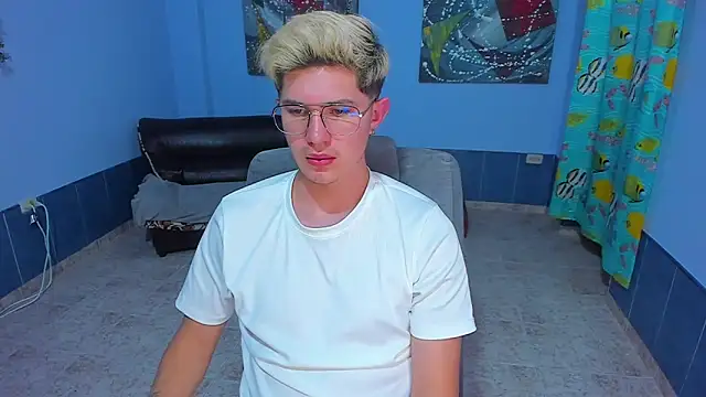 Snapshot of patrik_027 chatting on 25, 11, 2025 patrik 027 online show from 25, 11, 2025