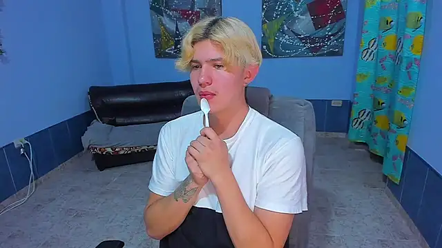 Snapshot of patrik_027 chatting on 21, 11, 2025 patrik 027 online show from 21, 11, 2025