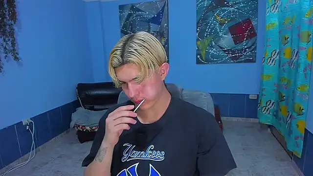 Snapshot of patrik_027 chatting on 9, 11, 2025 patrik 027 online show from 9, 11, 2025