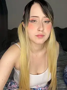 Snapshot of ViolethMoon chatting on 9, 5, 2026 ViolethMoon online show from 9, 5, 2026