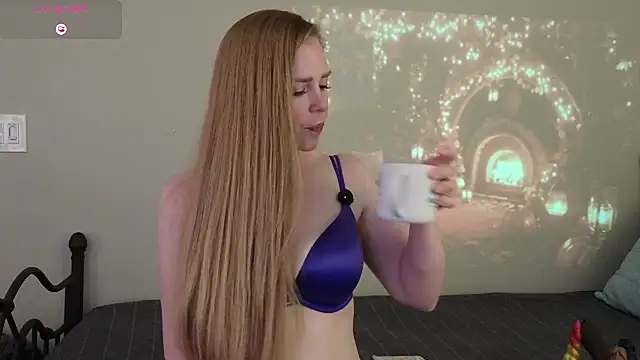 Snapshot of CharlotteDoe chatting on 6, 11, 2025 CharlotteDoe online show from 6, 11, 2025