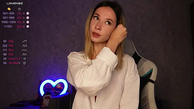 EmelyBenz online show from 11, 9, 2025