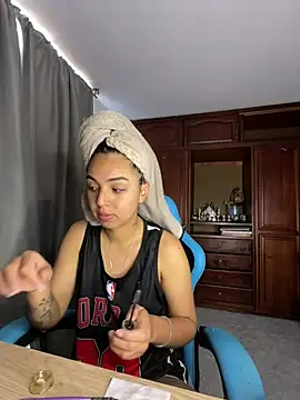Miss Nicole online show from 19, 6, 2026