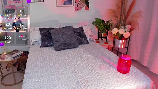 Misslaurenn online show from 8, 3, 2025