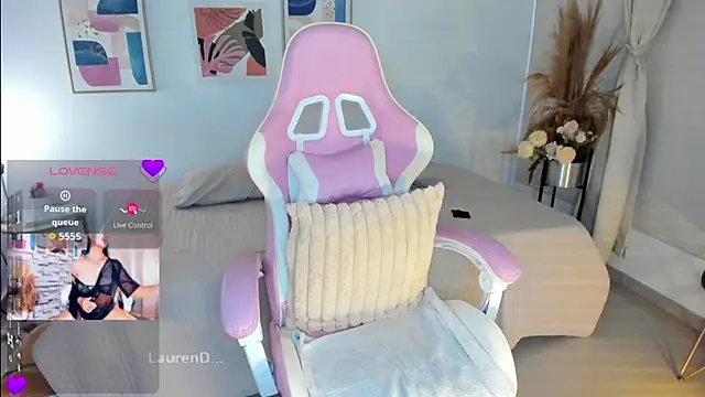 Misslaurenn online show from 28, 4, 2026