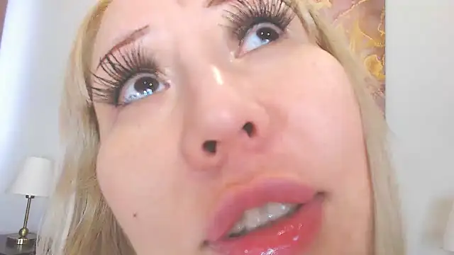 Snapshot of Yulianna_Smith chatting on 30, 12, 2024 Yulianna Smith online show from 30, 12, 2024