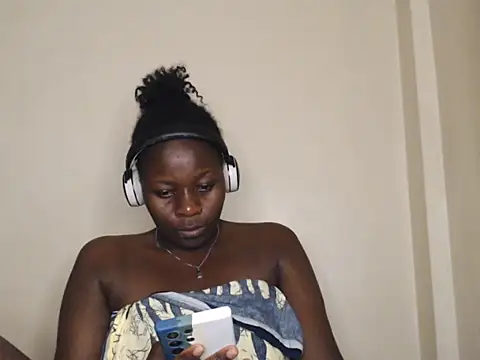 Snapshot of queenofqueens96 chatting on 8, 4, 2026 queenofqueens96 online show from 8, 4, 2026