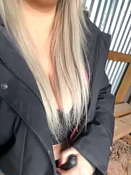 Snapshot of Bustyblondebabe32 chatting on 30, 10, 2025 Bustyblondebabe32 online show from 30, 10, 2025