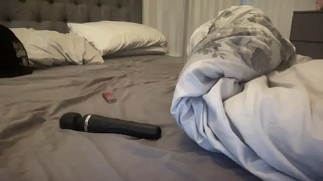 Snapshot of Bustyblondebabe32 chatting on 31, 10, 2025 Bustyblondebabe32 online show from 31, 10, 2025