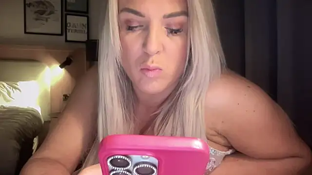 Bustyblondebabe32 online show from 19, 3, 2026