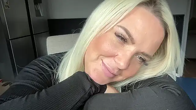 Snapshot of Bustyblondebabe32 chatting on 17, 9, 2025 Bustyblondebabe32 online show from 17, 9, 2025