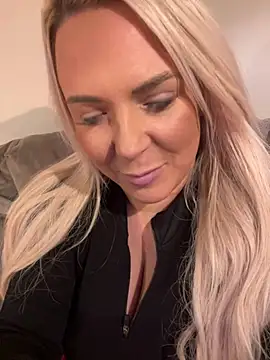 Bustyblondebabe32 online show from 7, 1, 2026