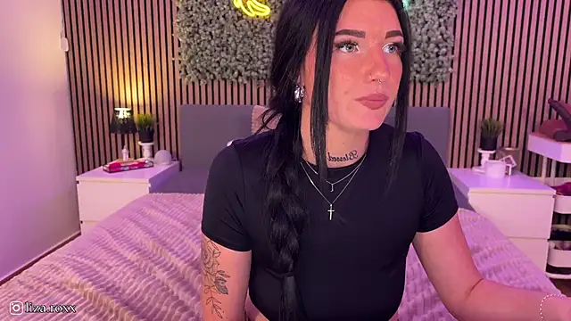 Snapshot of LizaRoxx chatting on 6, 10, 2025 LizaRoxx online show from 6, 10, 2025