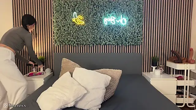 Snapshot of LizaRoxx chatting on 7, 10, 2025 LizaRoxx online show from 7, 10, 2025