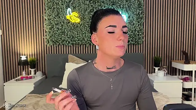 Snapshot of LizaRoxx chatting on 13, 10, 2025 LizaRoxx online show from 13, 10, 2025