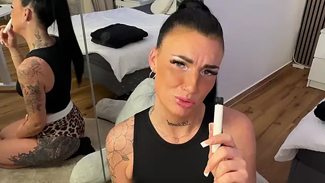 Snapshot of LizaRoxx chatting on 15, 11, 2025 LizaRoxx online show from 15, 11, 2025