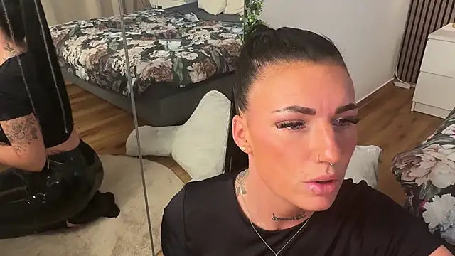 Snapshot of LizaRoxx chatting on 12, 11, 2025 LizaRoxx online show from 12, 11, 2025