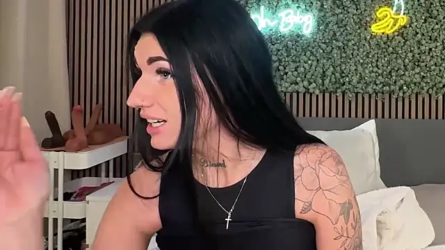 Snapshot of LizaRoxx chatting on 28, 11, 2025 LizaRoxx online show from 28, 11, 2025