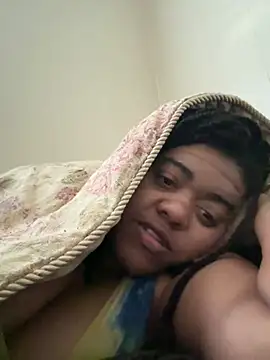 thick Queen33 online show from 6, 12, 2024