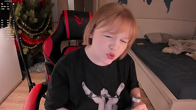 LisaLaas online show from 5, 1, 2025