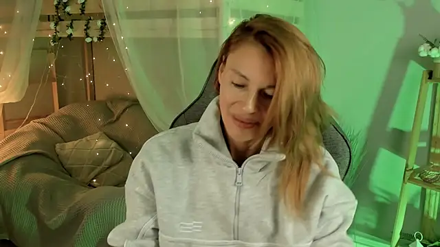 Snapshot of MistyBarnes chatting on 2, 11, 2025 MistyBarnes online show from 2, 11, 2025