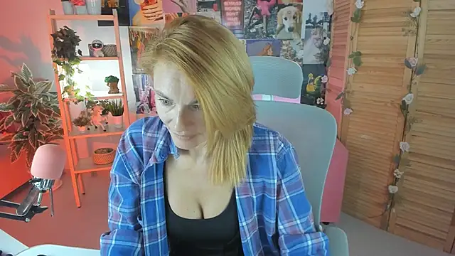 Snapshot of MistyBarnes chatting on 28, 2, 2025 MistyBarnes online show from 28, 2, 2025