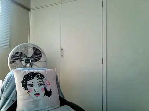 Snapshot of Charlie-Crawford chatting on 11, 5, 2026 Charlie-Crawford online show from 11, 5, 2026