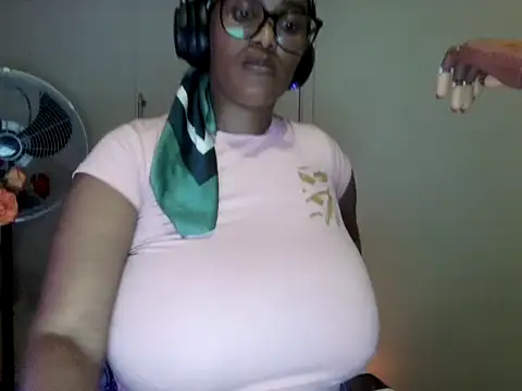 Snapshot of Charlie-Crawford chatting on 31, 5, 2026 Charlie-Crawford online show from 31, 5, 2026