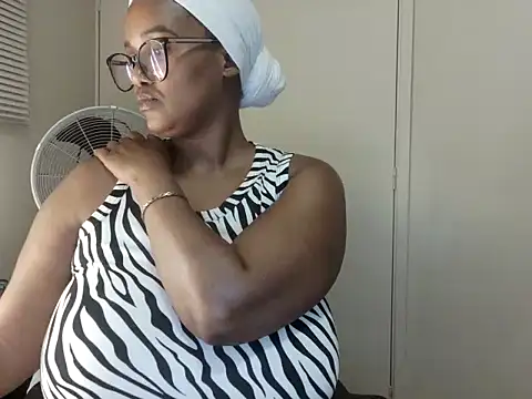 Snapshot of Charlie-Crawford chatting on 17, 5, 2026 Charlie-Crawford online show from 17, 5, 2026