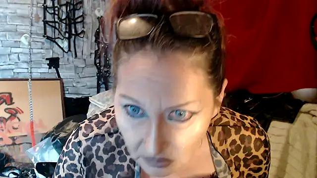 Snapshot of dominatrixredsonyja chatting on 13, 7, 2026 dominatrixredsonyja online show from 13, 7, 2026