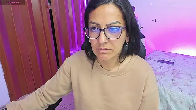 Snapshot of alma_blue chatting on 12, 11, 2025 alma blue online show from 12, 11, 2025