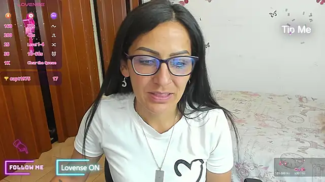 Snapshot of alma_blue chatting on 11, 11, 2025 alma blue online show from 11, 11, 2025