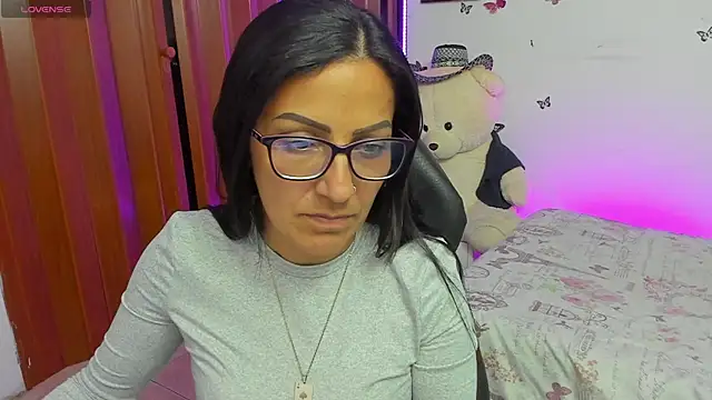 Snapshot of alma_blue chatting on 4, 11, 2025 alma blue online show from 4, 11, 2025