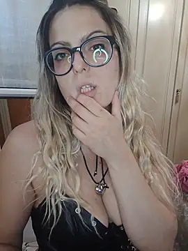 dolcehelena993 online show from 23, 5, 2026