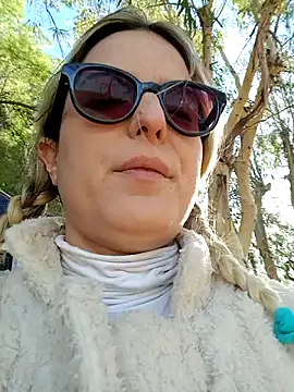 dolcehelena993 online show from 23, 11, 2025