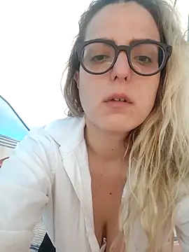 dolcehelena993 online show from 21, 4, 2026