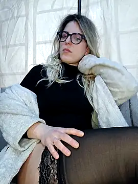 dolcehelena993 online show from 11, 2, 2026