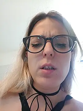 dolcehelena993 online show from 2, 6, 2026
