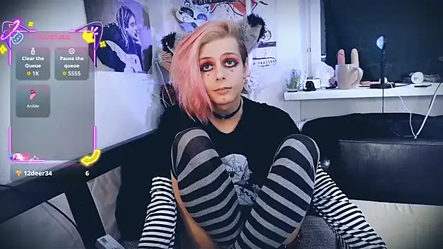 Littlepinkcat online show from 13, 9, 2025