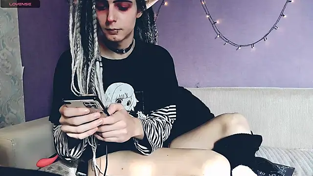 Littlepinkcat online show from 6, 3, 2025