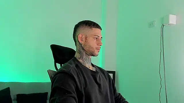  jamesleandros1 online show from 4, 7, 2026