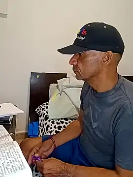 Daddy1972 online show from 5, 2, 2025