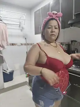 Snapshot of Dalessa_Bigtits chatting on 5, 7, 2026 Dalessa Bigtits online show from 5, 7, 2026