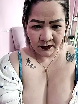 Dalessa Bigtits online show from 2, 5, 2026