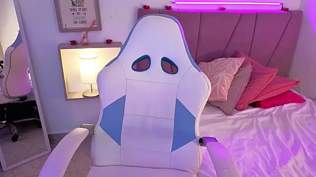 PIA STONE online show from 12, 9, 2025